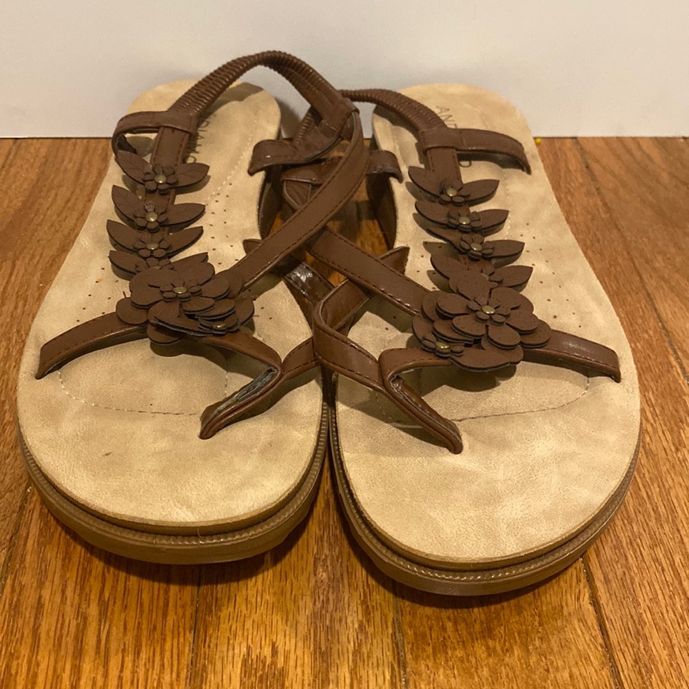 Size 10 Andiamo thong toe sandal